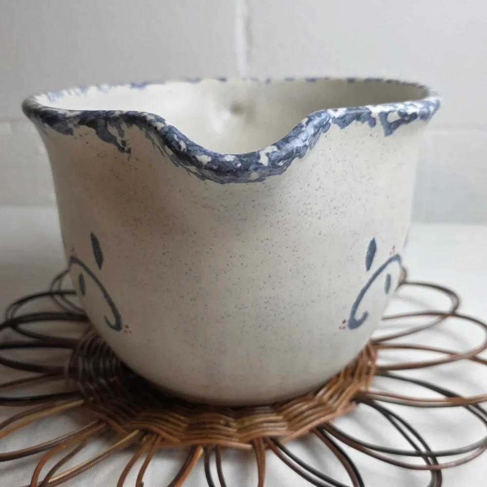 Vintage Farmhouse Stoneware Batter Bowl Blue Sponge Rim Red Heart Vine Cream
